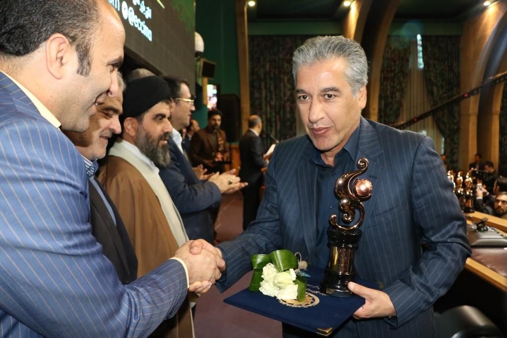 شرکت داروسازی فارابی صادر کننده نمونهی سال 1397 - داروسازی فارابی