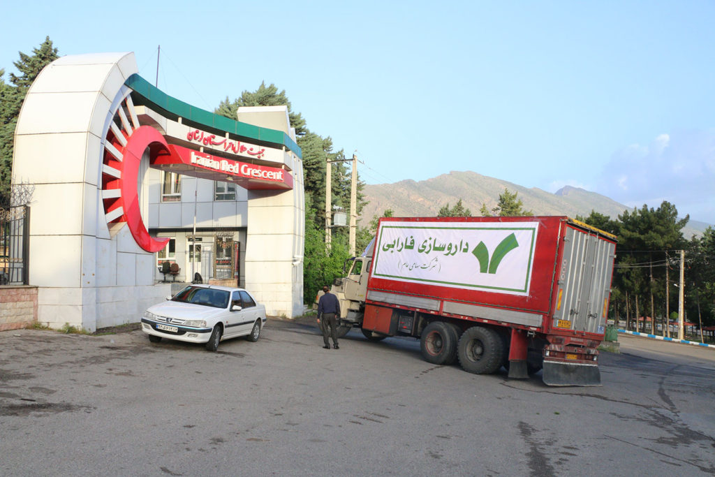 ارسال دومین محمولهی کالاهای اهدایی داروسازی فارابی به مناطق سیلزده - داروسازی فارابی